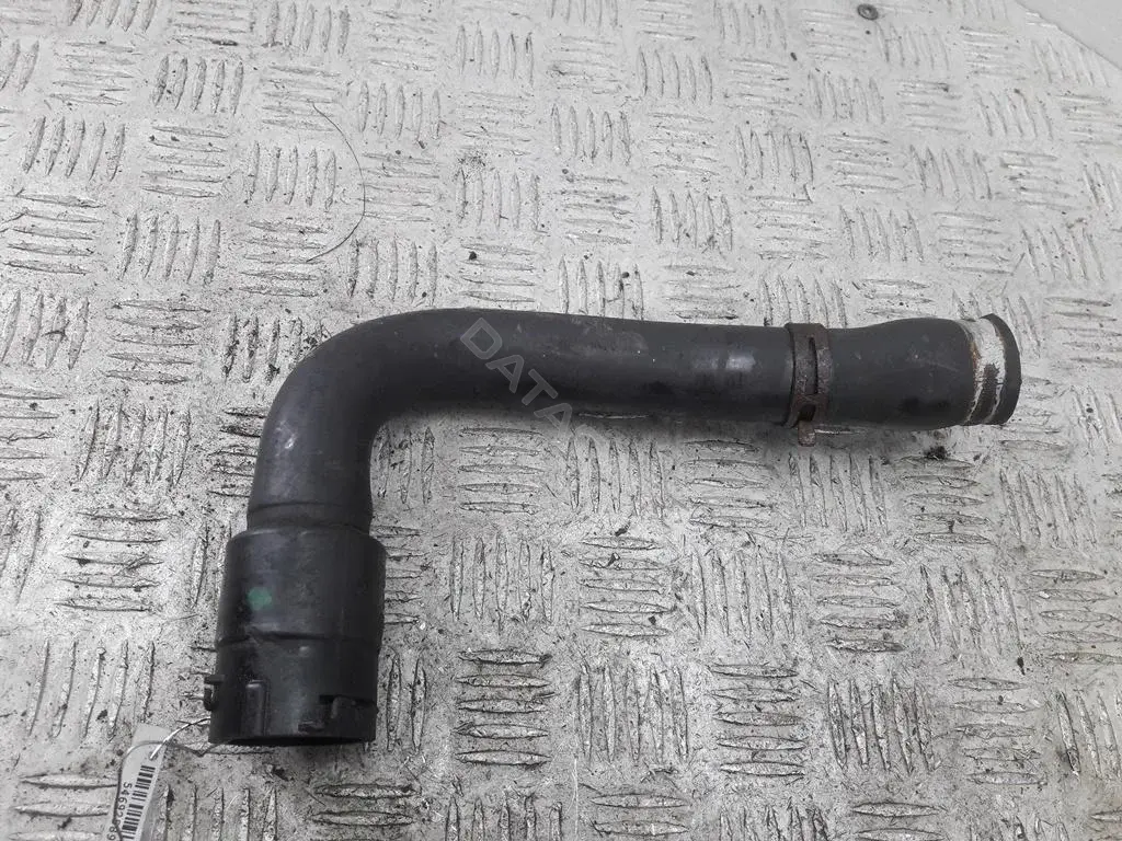 Патрубки системы охлаждения 8d0121101k