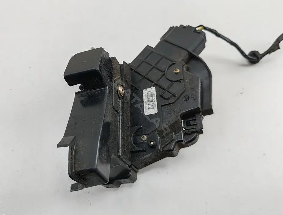 Замок двери 3M5AR21813ER