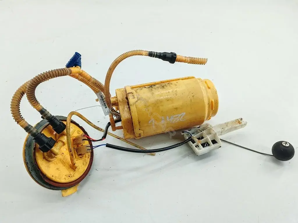 Топливный насос 7L8919679F