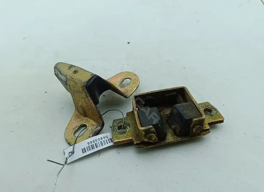 Ответная часть (скоба) замка двери 95VWA116A83AH