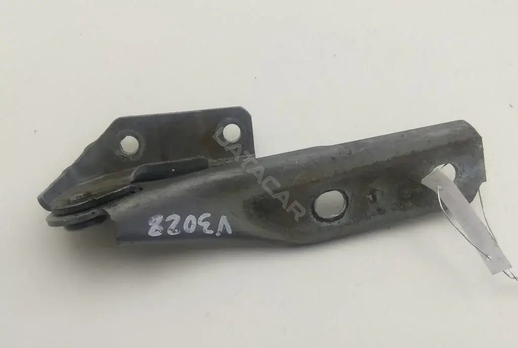 Петля капота 8P0823301