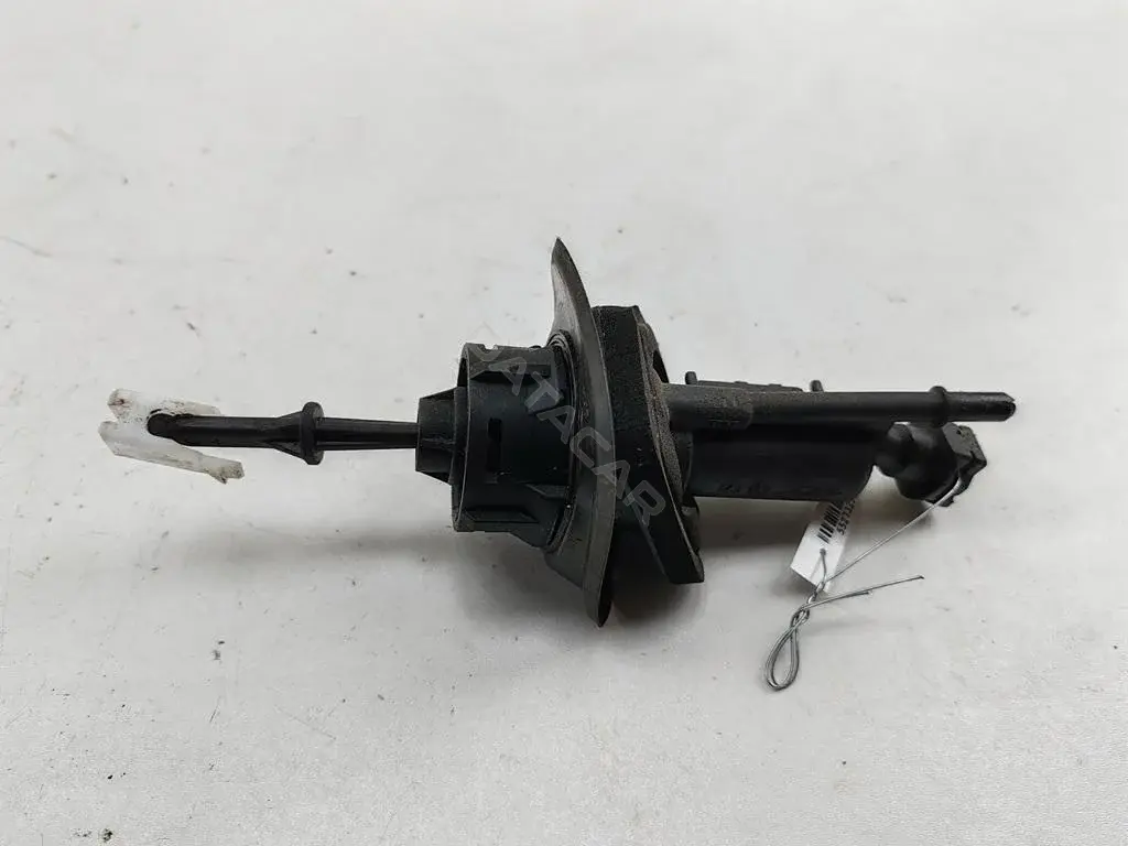 Главный цилиндр сцепления 3M517A543AG