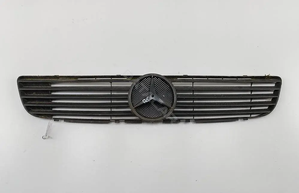 Решетка радиатора 638888002