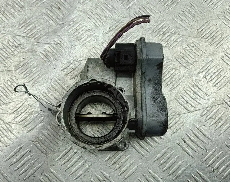 Дроссельная заслонка 03G128063R