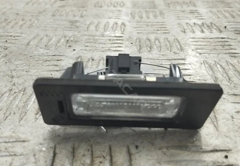 Фонарь подсветки номерного знака 8T0943021