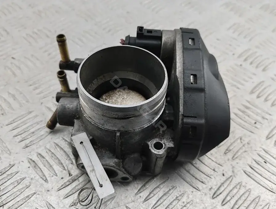 Дроссельная заслонка 06A133062A