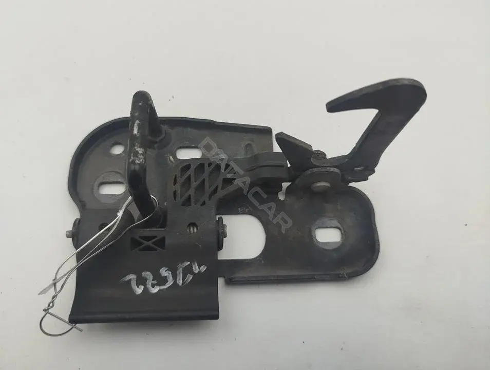 Ответная часть (скоба) замка двери 1T0823480A