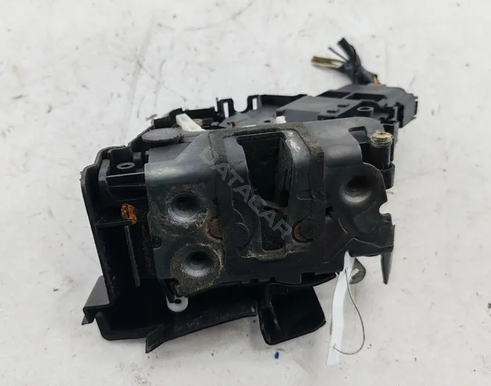 Замок двери 3M5AR21813