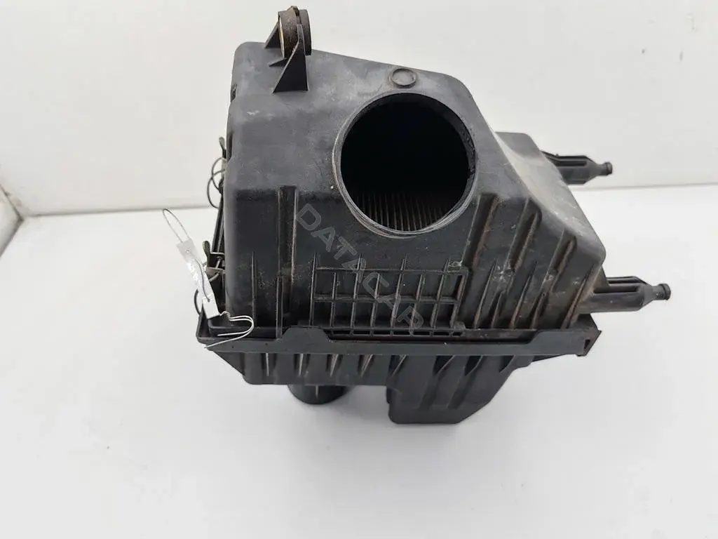 Корпус воздушного фильтра 5L849C662AC