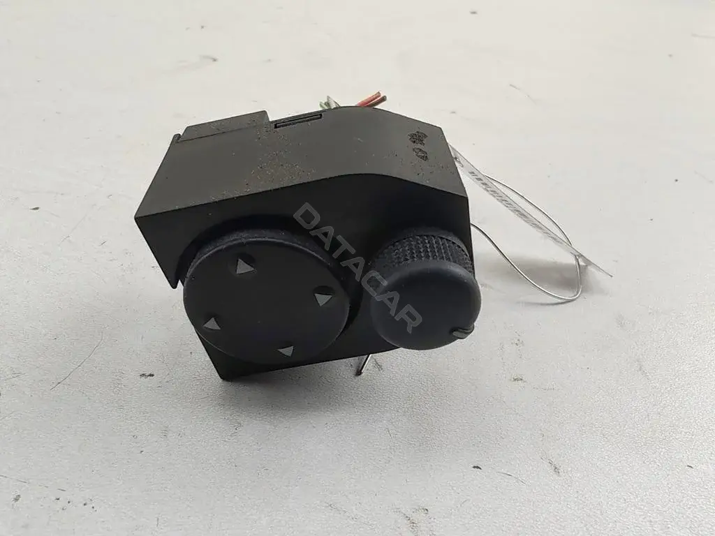 Джойстик регулировки зеркал 8D0959565A