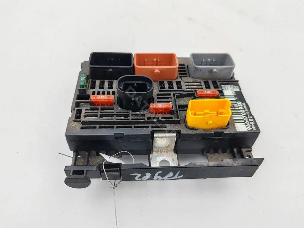 Блок предохранителей 9664705980