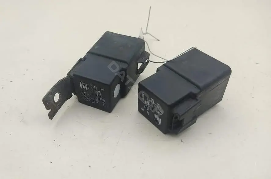 Реле вентилятора V23136J1004X47
