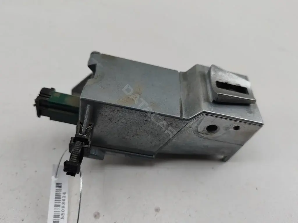 Замок рулевой колонки 8M513F880GD