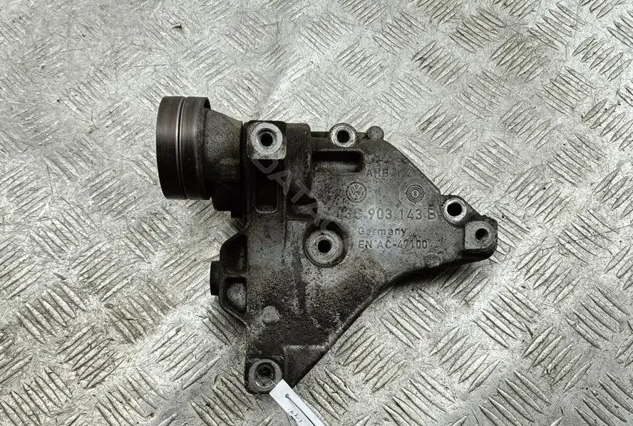 Кронштейн компрессора кондиционера 03C903143B