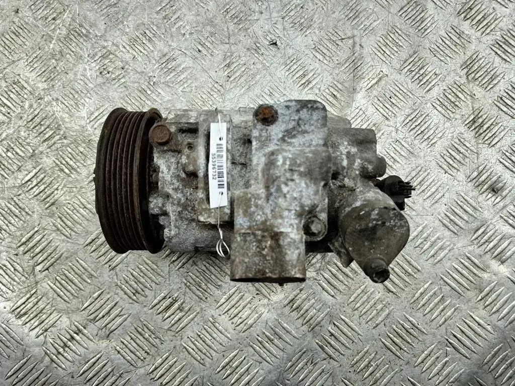 Компрессор кондиционера 8Z0260805A