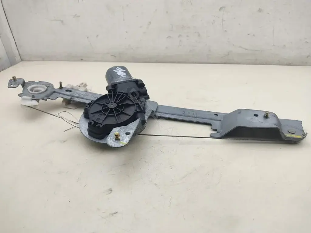 Стеклоподъемник ARM117373ARG
