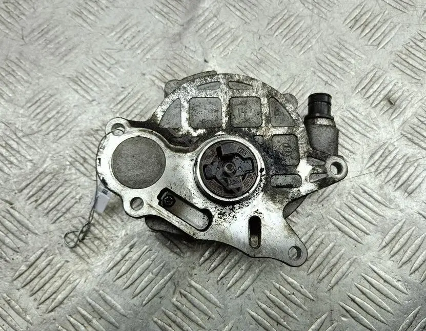 Вакуумный насос 03L145100F