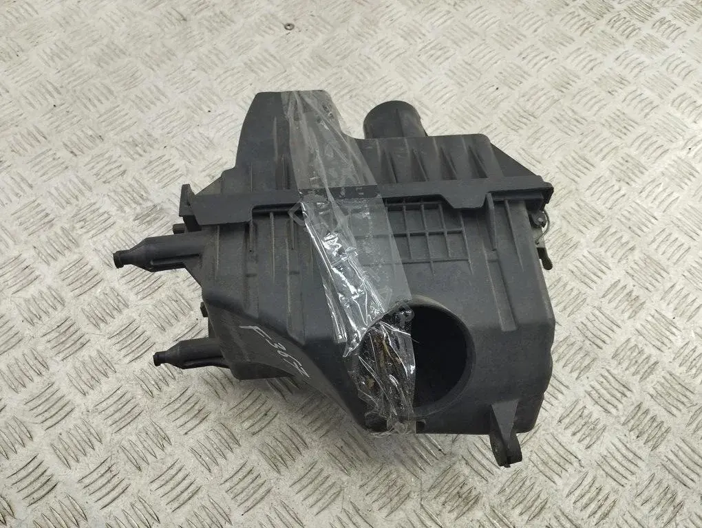 Корпус воздушного фильтра 5L849C662AC