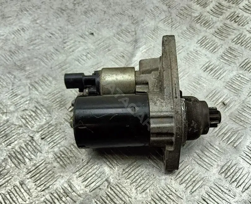 Стартер 021911023R