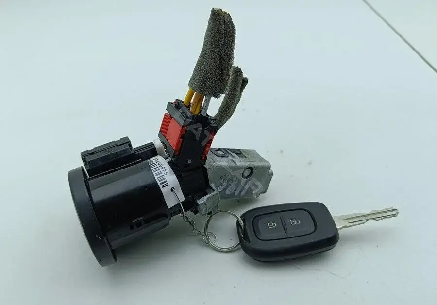 Замок зажигания 4870033947R