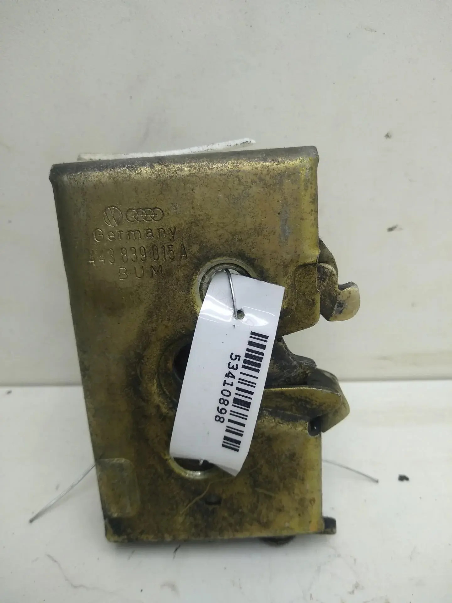 Замок двери 443839015A