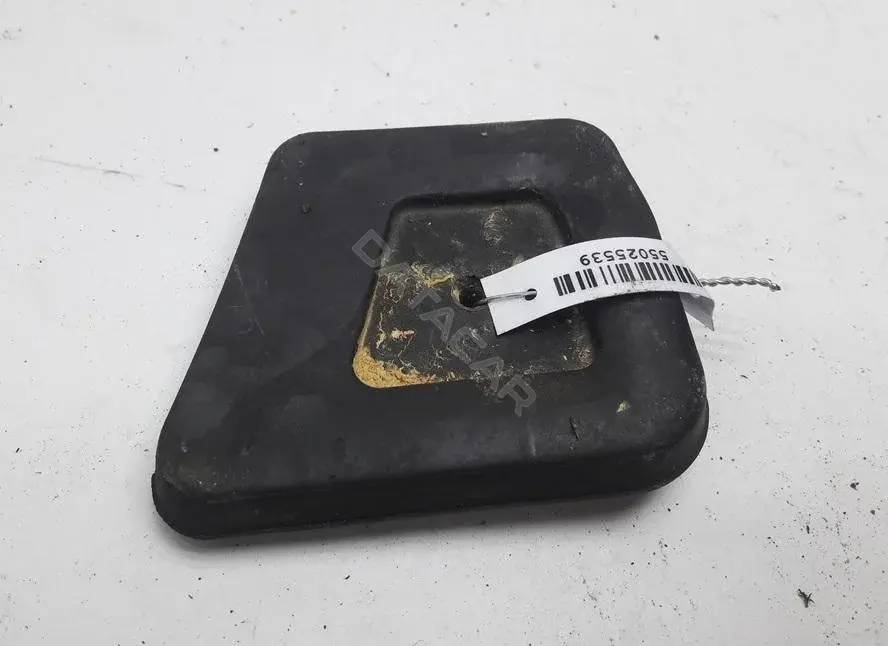 Кронштейн радиатора 3b0823434