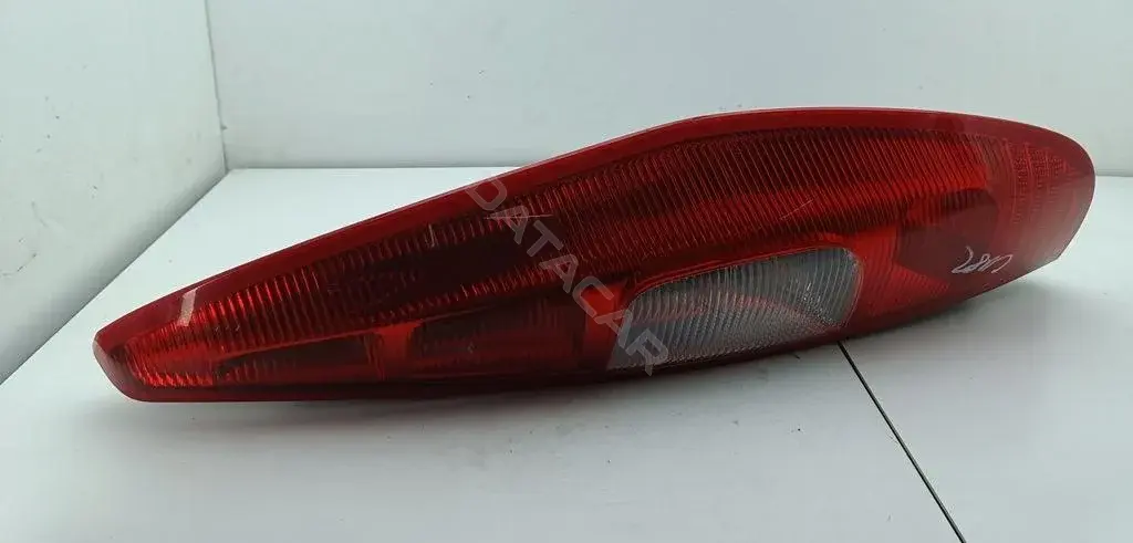 Задние фонари MR957374