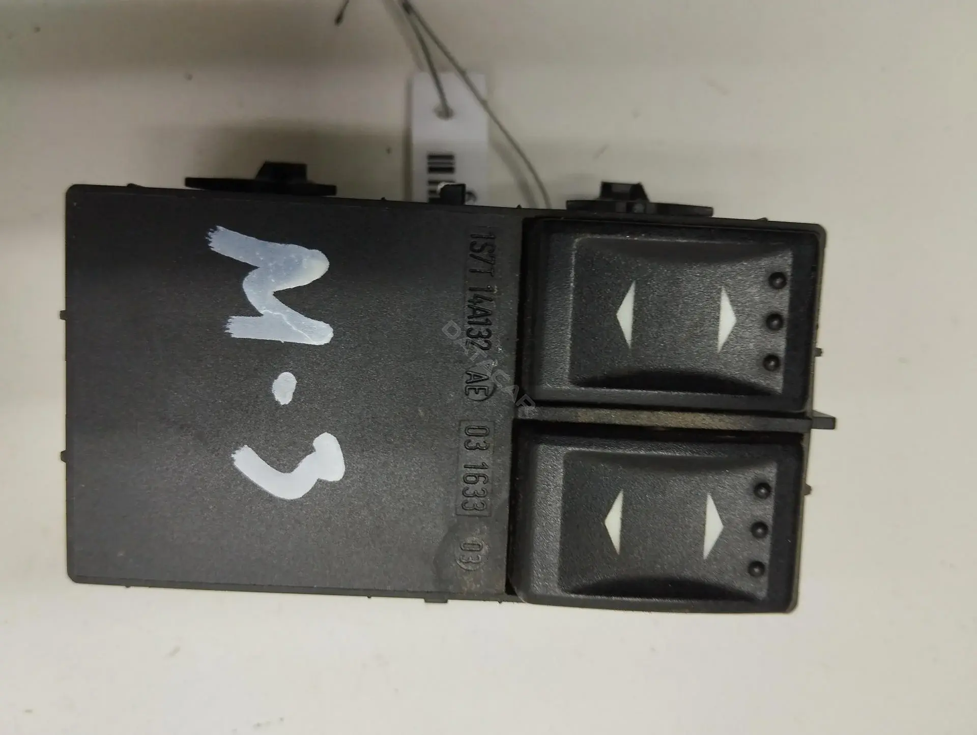 Кнопка стеклоподъемника 1S7T14A132AE