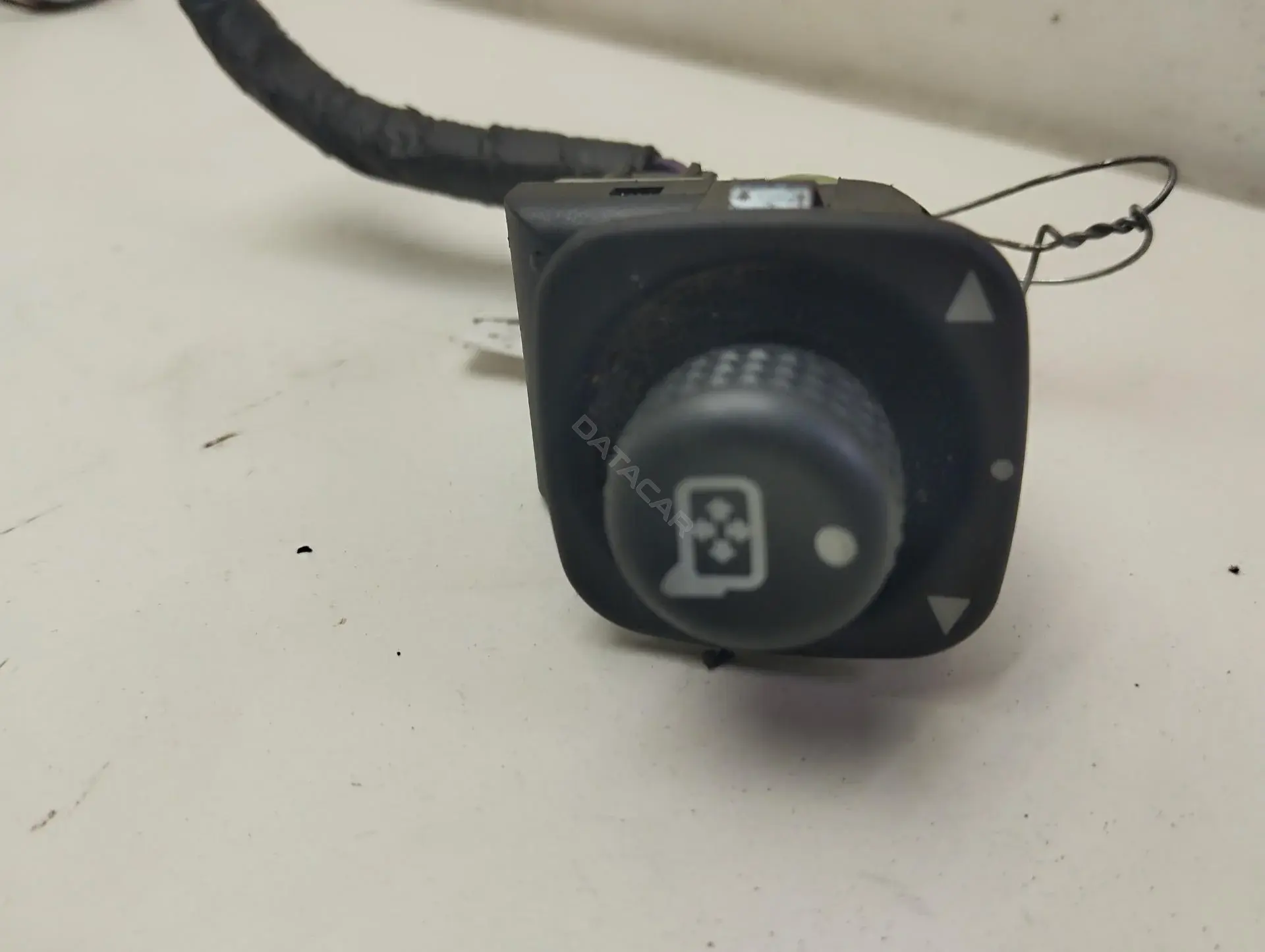 Джойстик регулировки зеркал YL84148003BAW