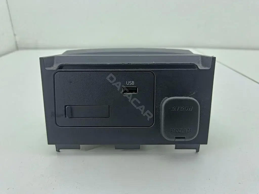 Разъем AUX / USB BDGG669UO