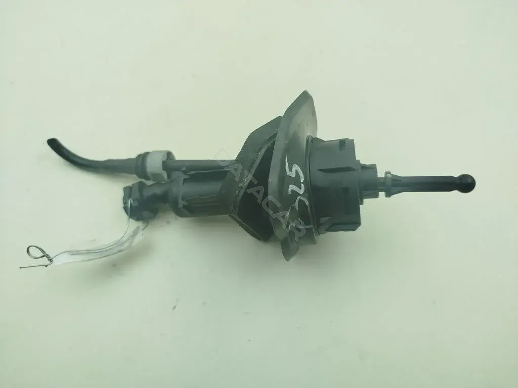 Главный цилиндр сцепления 3M517A543AE