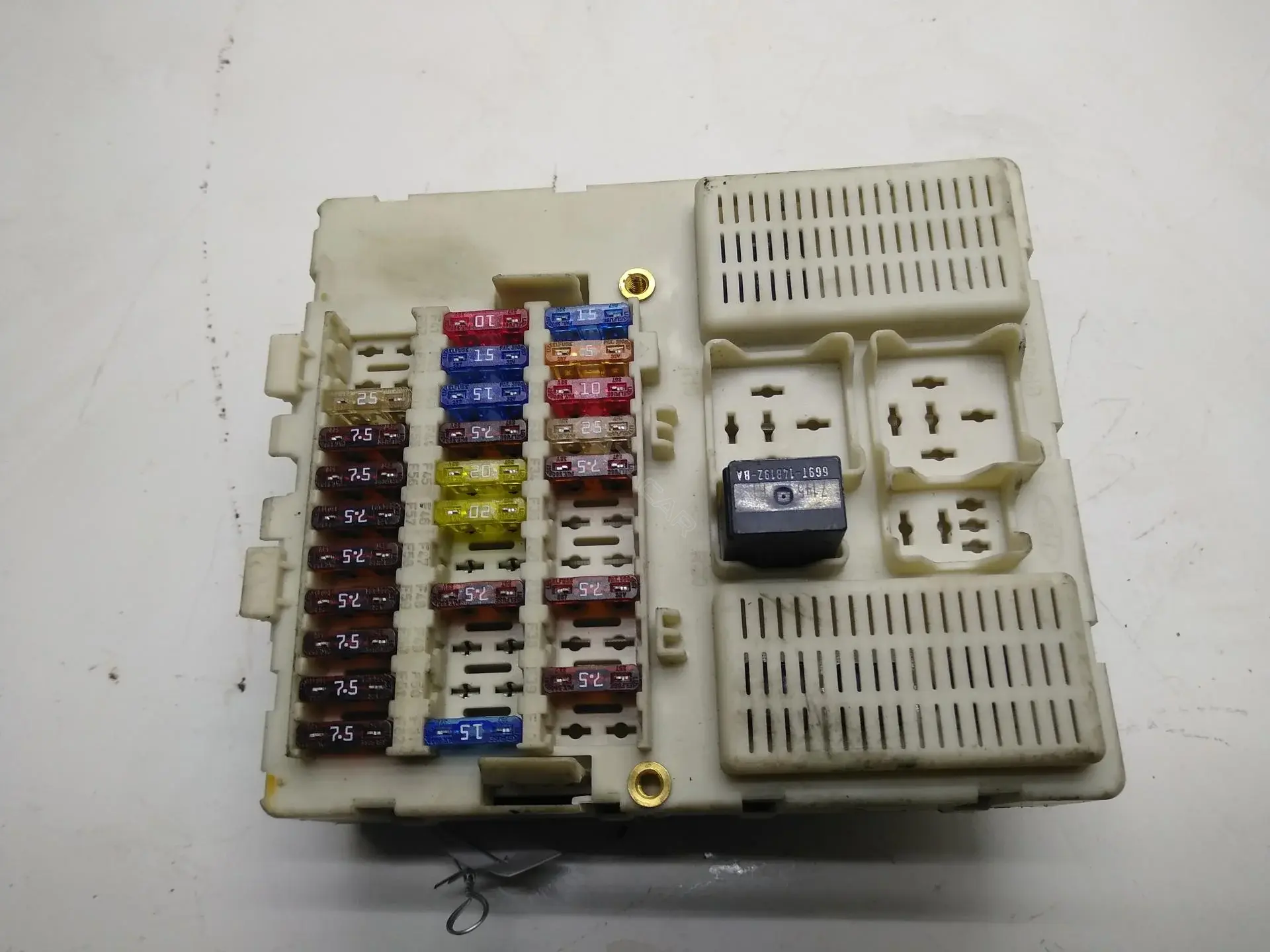 Блок предохранителей 7T1T14A073BB