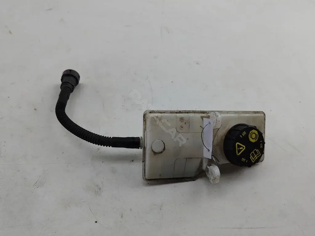 Бачок тормозной жидкости EV612K478