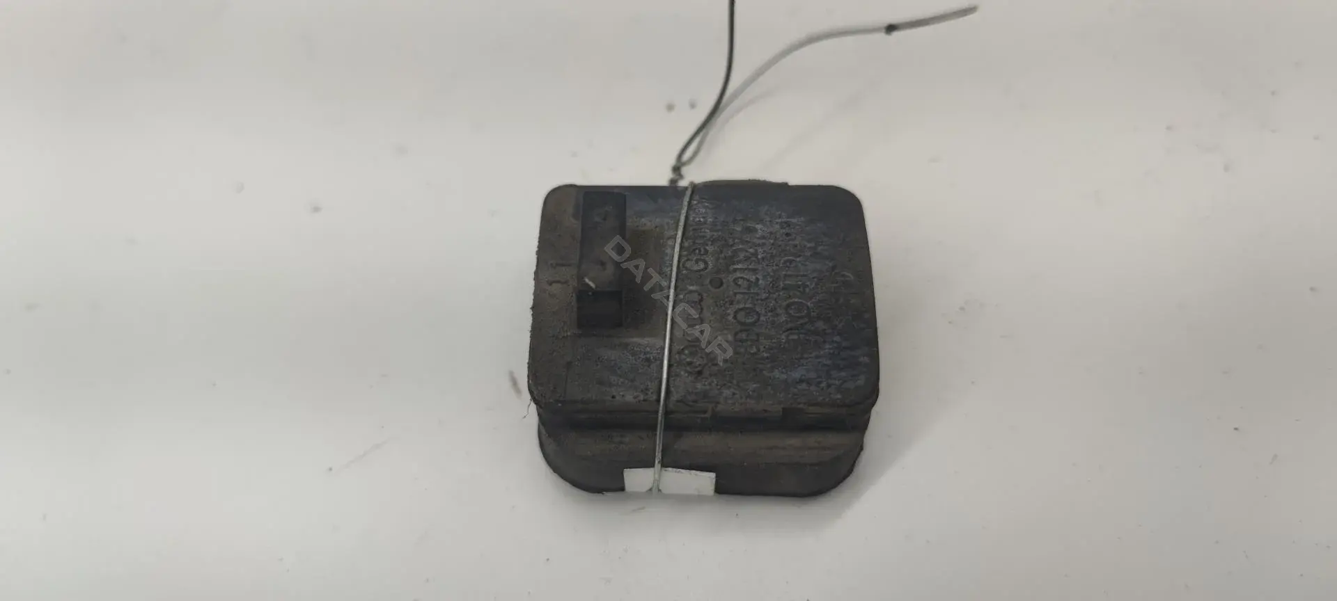Кронштейн радиатора 8D0121276