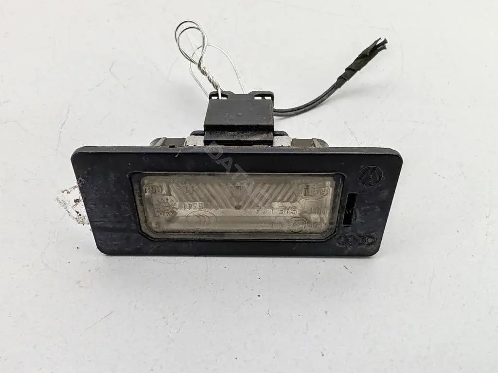 Фонарь подсветки номерного знака 8T0943021