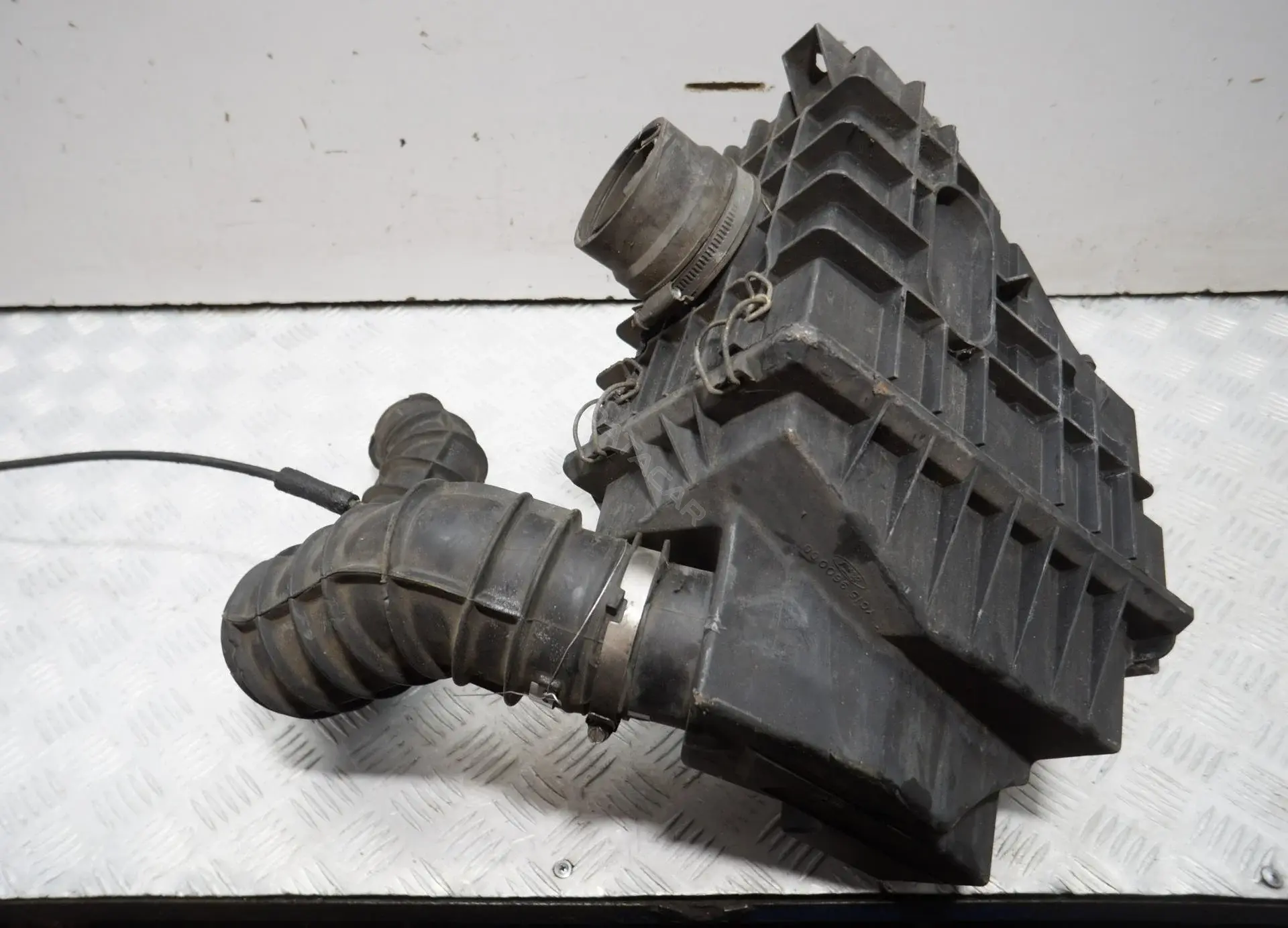 Корпус воздушного фильтра yc159600dd