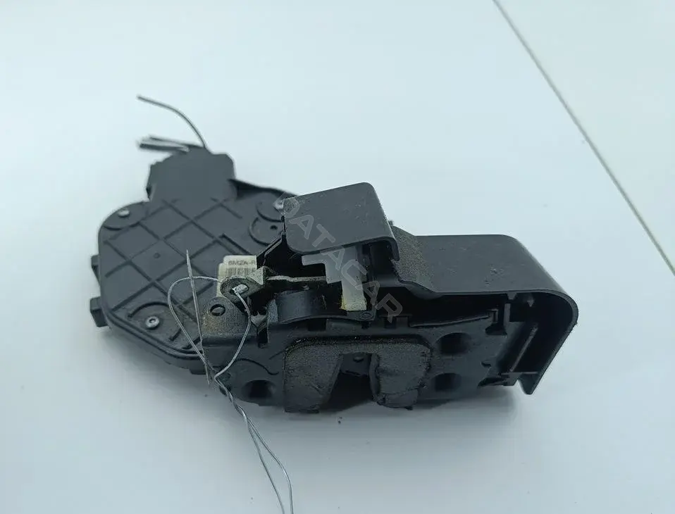 Замок двери 6M2A-R26413-EA