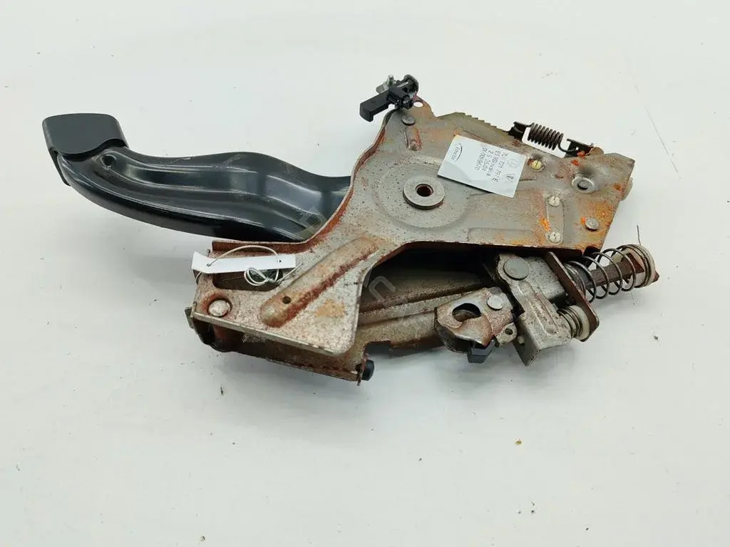 Педаль стояночного тормоза 7L0721797E