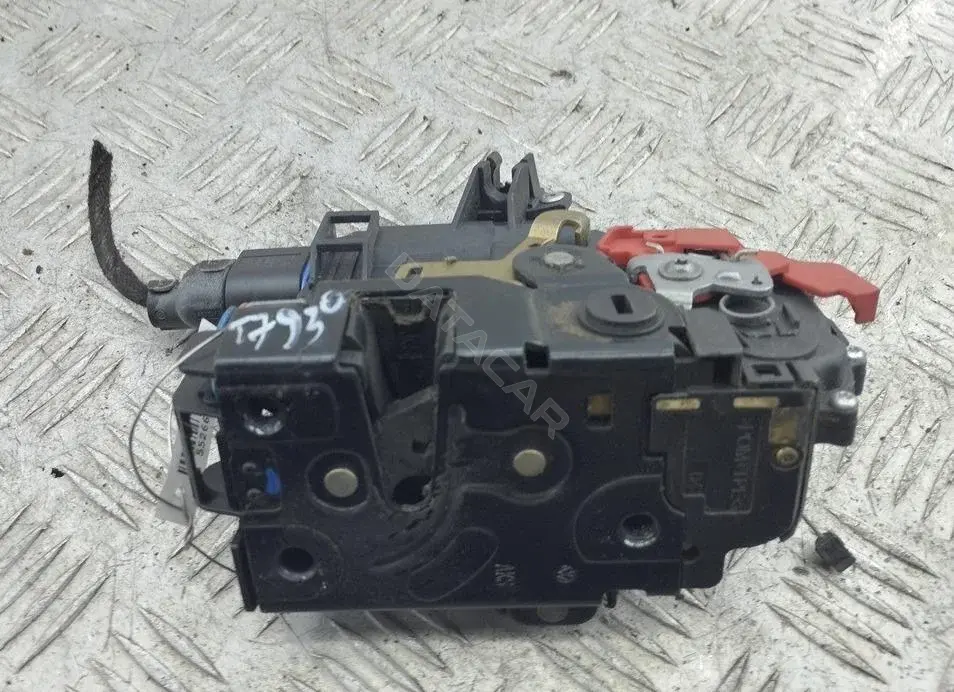 Замок двери 7L0839016