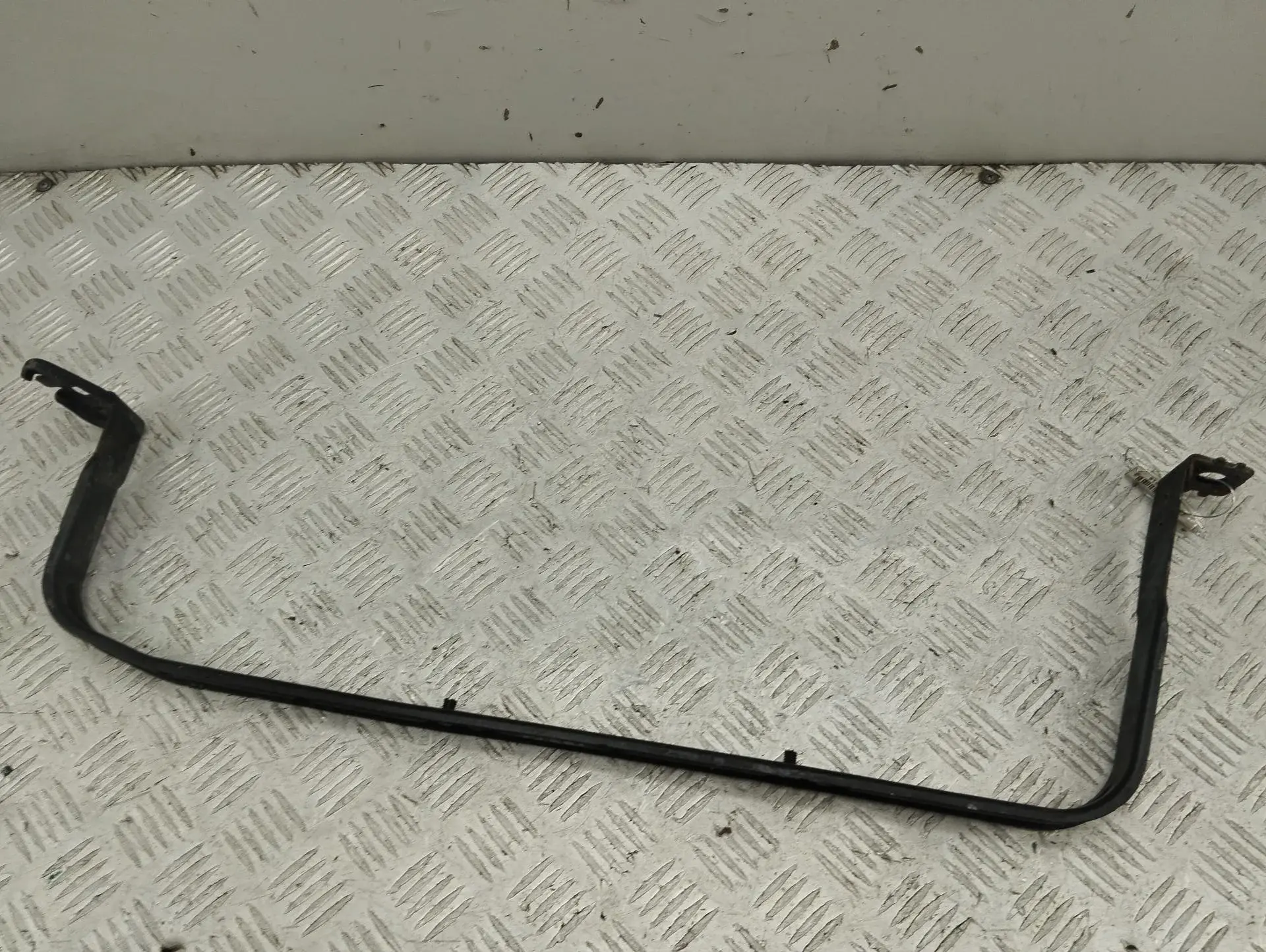 Крепление топливного бака 3M519054AD
