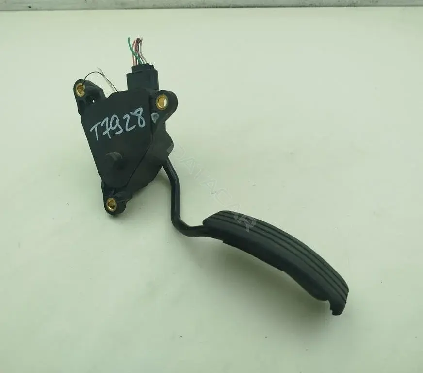 Педаль газа 8200153268