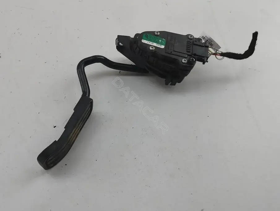 Педаль газа YM219F836CC