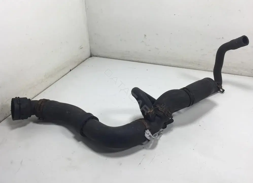 Патрубки системы охлаждения 8L0122101D