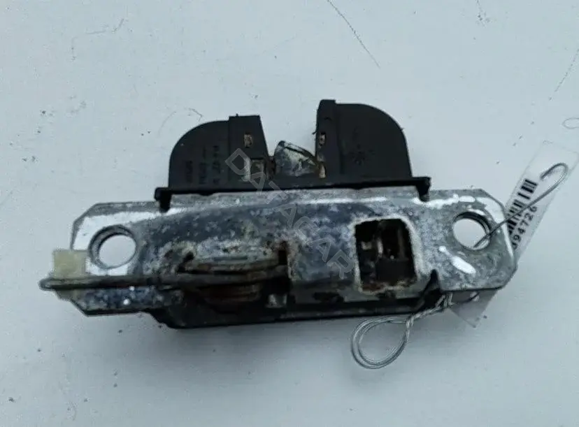 Замок крышки багажника 6L6827505A
