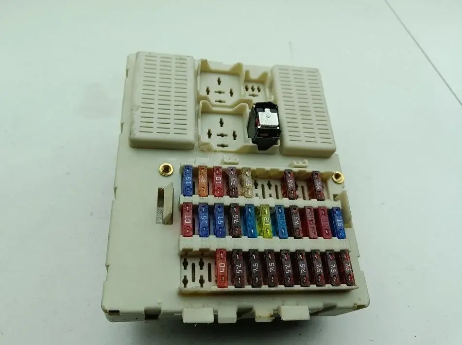 Блок предохранителей 7T1T14A073BB