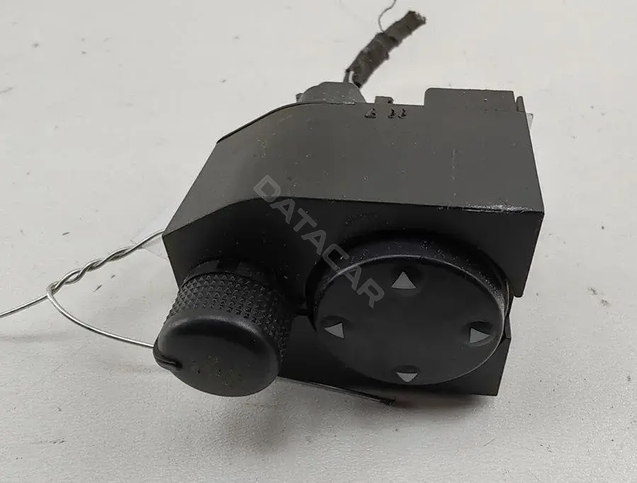 Джойстик регулировки зеркал 8D0240034