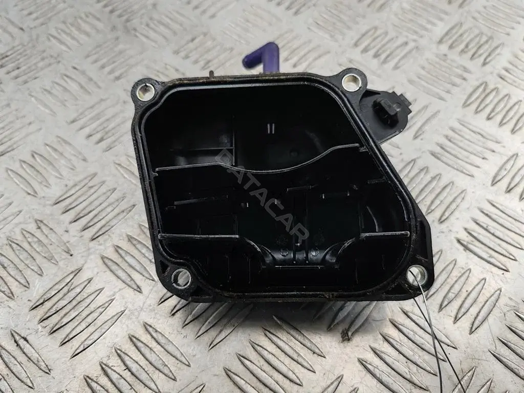 Клапан картерных газов PE01-13570