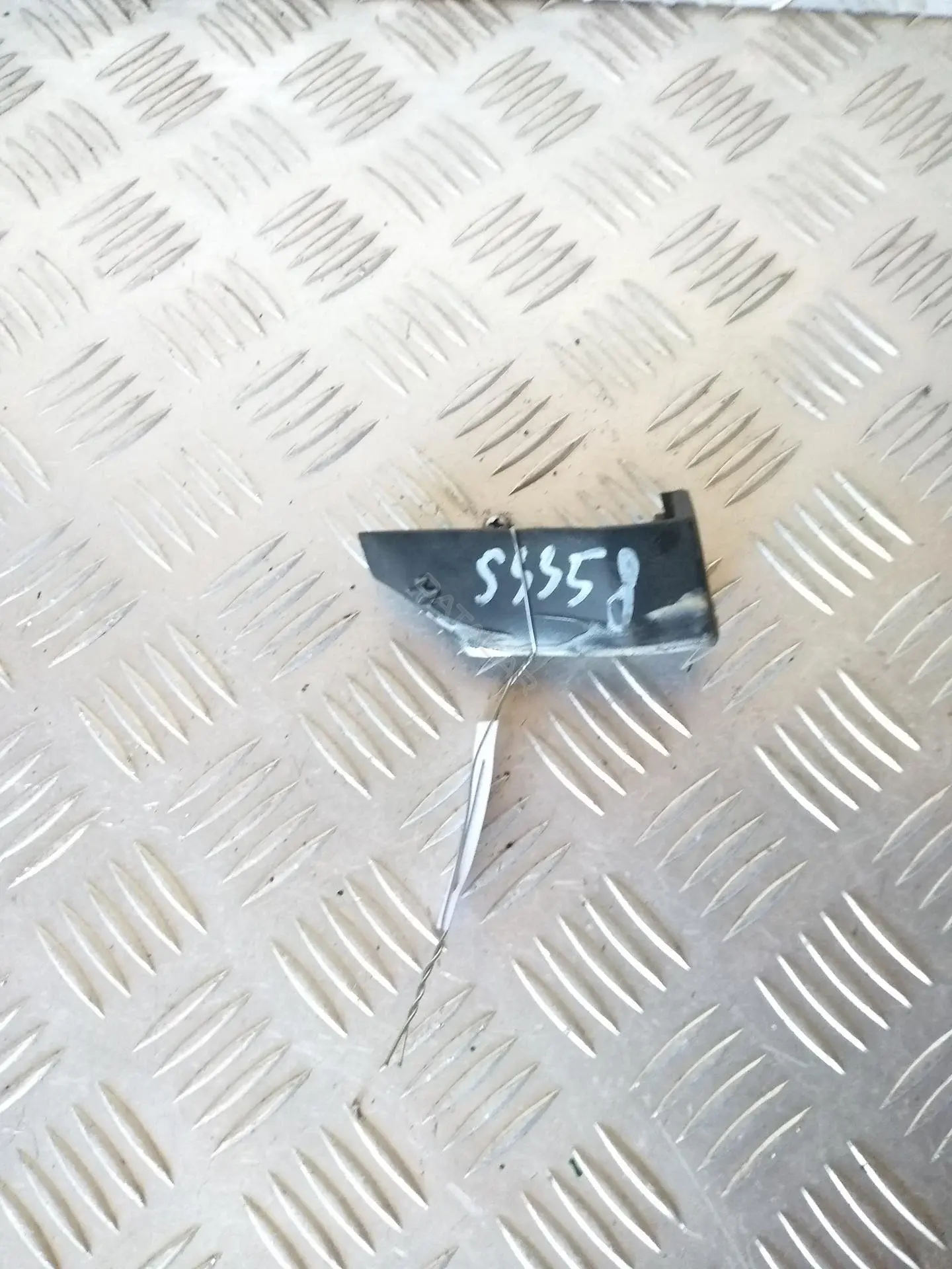 Молдинг крыла 52864184