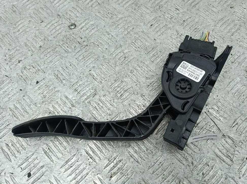 Педаль газа 8V219F836AB