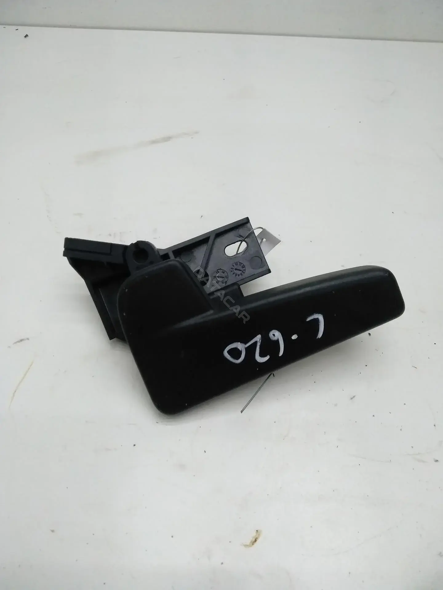 Ручка открывания капота 6R1823533